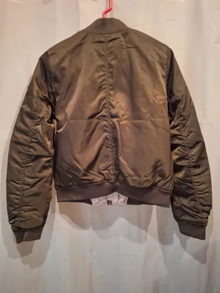 Chaqueta bomber Pull&Bear verde militar