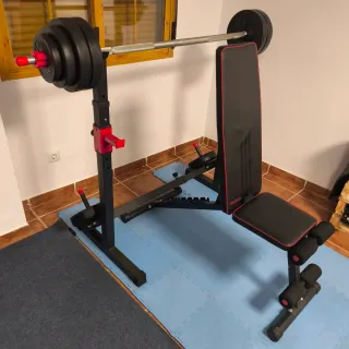 Banco de pesas con barra y discos
