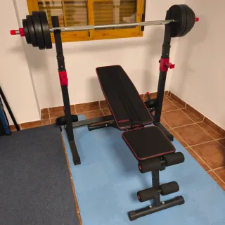 Banco de pesas con barra y discos