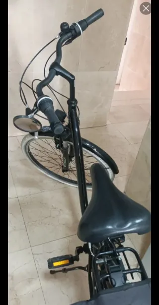 Bicicleta de paseo negra