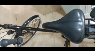 Bicicleta de paseo negra