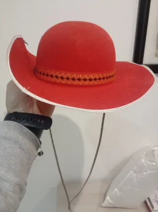 Cappello rinascimentale finto rosso
