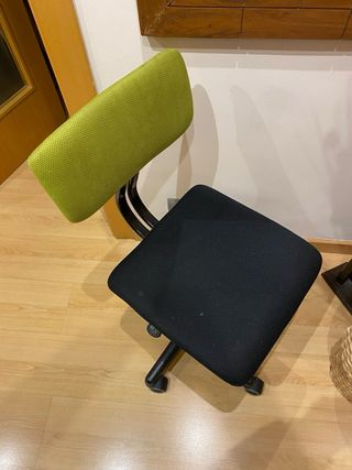 Silla de escritorio con ruedas