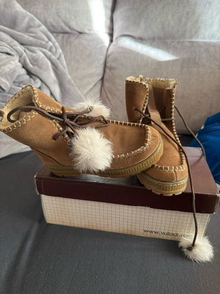 Botas Kickers niña moradas charol talla 29