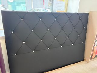 Cabecero Polipiel Negro con Perlas