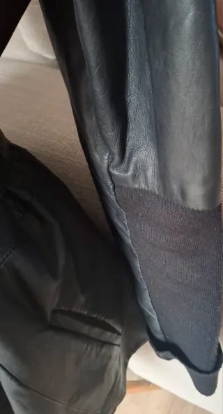 Chaqueta de piel negra