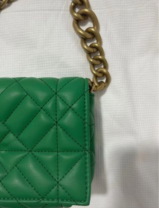 Bolso verde acolchado Zara