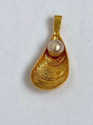 Pendente concha pérola vintage dourado