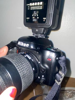 Cámara Nikon F50 analógica