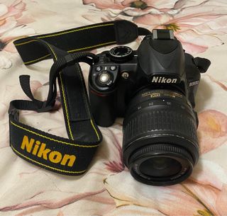 Cámara Nikon D3100 + Accesorios
