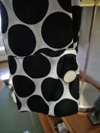 Blusa lunares negra y blanca