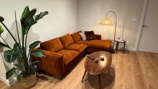 Sofá esquinero 4/5 plazas naranja tostado