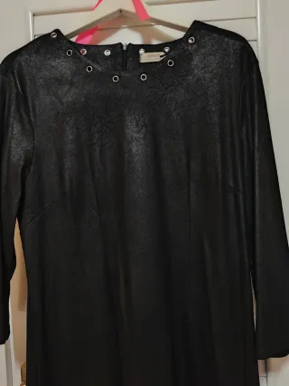 Vestido negro con detalles plateados