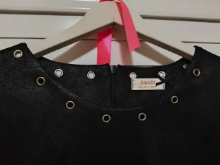 Vestido negro con detalles plateados