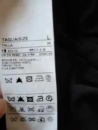 Vestido negro Benetton manga tres cuartos.