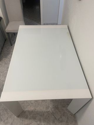 Mesa comedor cristal y metal extensible