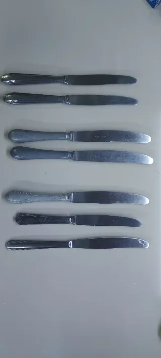 Lote de 20 cuchillos vintage de metal plateado