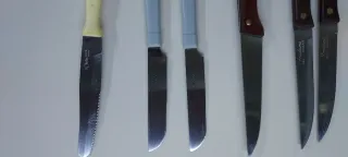 Lote de 20 cuchillos vintage de metal plateado