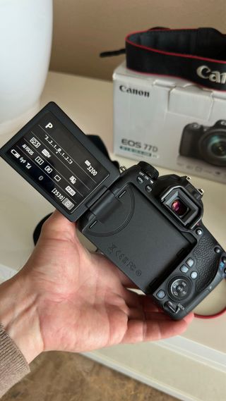 Canon EOS 77D (cuerpo)