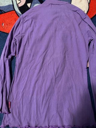Camiseta morada cuello alto M