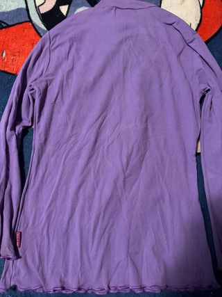 Camiseta morada cuello alto M