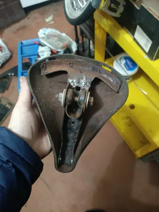 Sillín cuero bicicleta BH antigua niño varillas