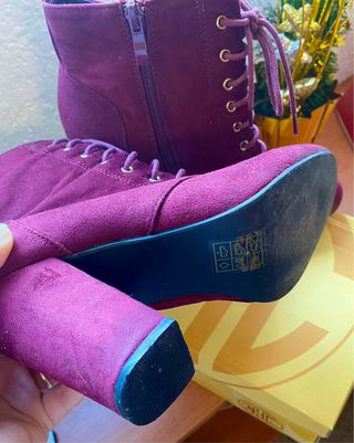 Botines burdeos con cordones y tacón