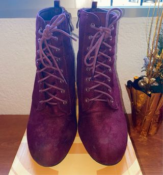 Botines burdeos con cordones y tacón