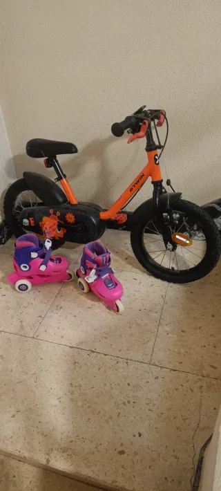 Bicicleta y patines infantiles