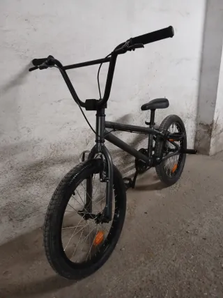 Bici BMX nera