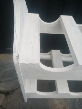 Botellero de madera blanco