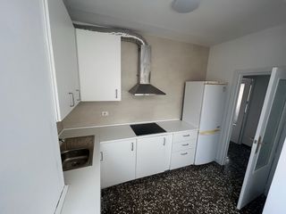 SE ALQUILA PISO MUY LUMINOSO.