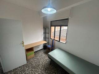 SE ALQUILA PISO MUY LUMINOSO.