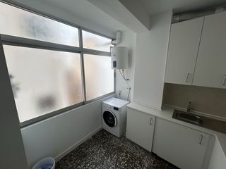 SE ALQUILA PISO MUY LUMINOSO.