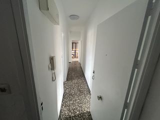 SE ALQUILA PISO MUY LUMINOSO.