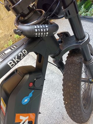 Bici elettrica HITWAY BK29 con acceleratore