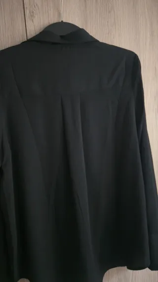 Camisa negra de manga larga