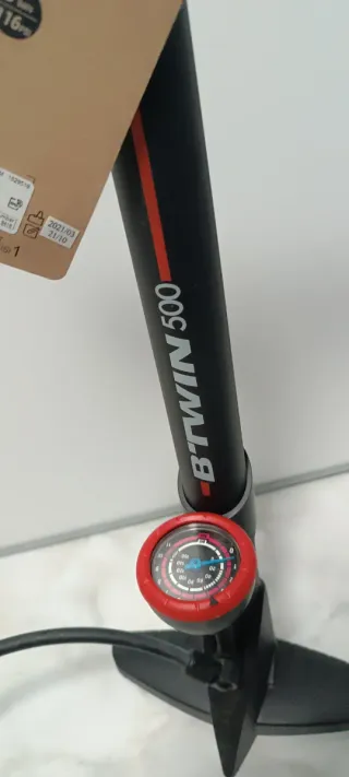 Inflador Btwin 500 con manómetro