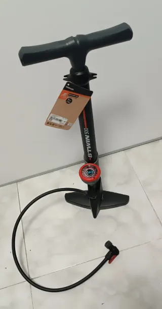 Inflador Btwin 500 con manómetro