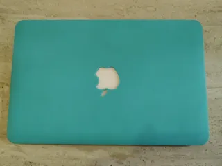 MacBook Air Plata con Teclado Verde