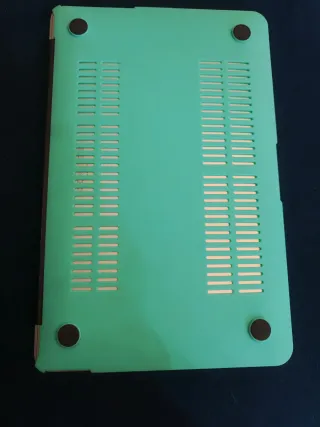 MacBook Air Plata con Teclado Verde