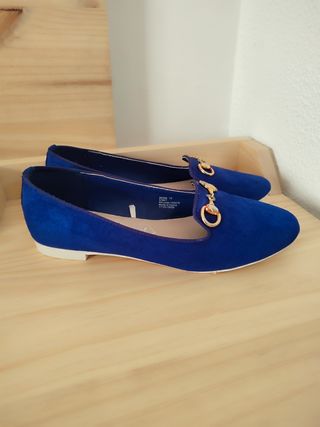 Manoletinas Azul Real con Detalle Dorado