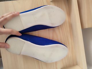 Manoletinas Azul Real con Detalle Dorado