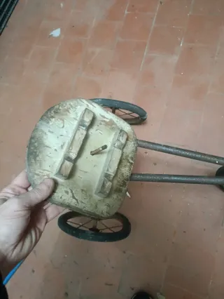 Triciclo antiguo para niño