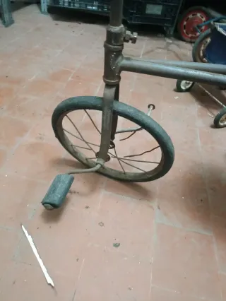 Triciclo antiguo para niño
