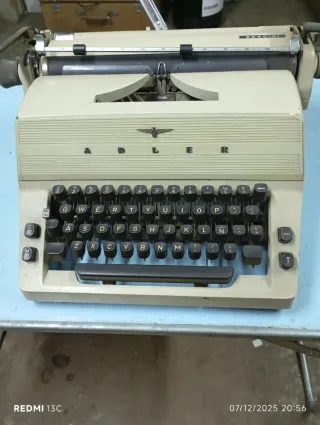 Máquina de escribir Adler Special