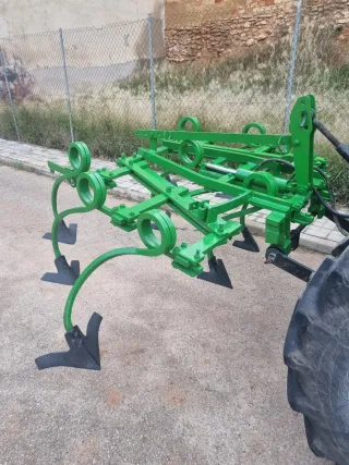 Arado extensible hidráulico