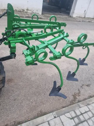 Arado extensible hidráulico