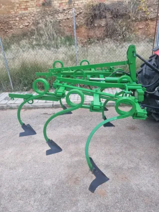 Arado extensible hidráulico