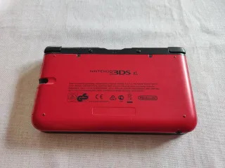 Nintendo 3DS XL rosso